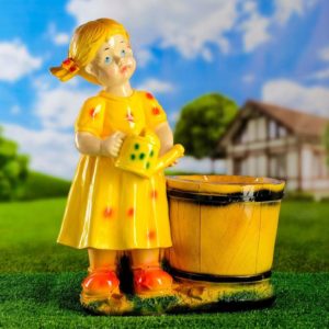Фигурное кашпо «Девочка с лейкой»  цветное 20х37х45см, МИКС